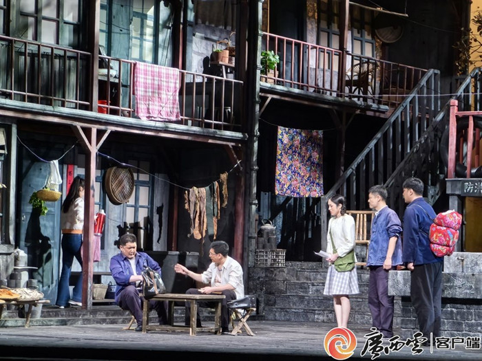 話劇《煙火人間》在廣西桂林精彩亮相紀念西南劇展80周年暨第八屆全國話劇優(yōu)秀劇目展演