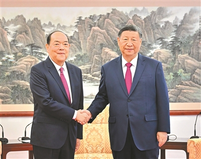 【人民日報(bào)】習(xí)近平會見賀一誠