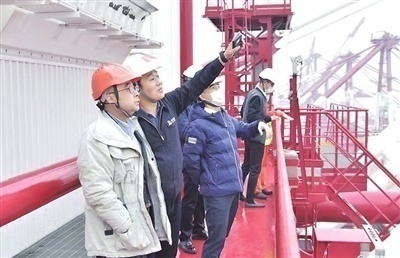 【青島晚報(bào)】《東方大港》《百川東到?！贰稒烟壹t了》多元再現(xiàn)“熟悉的故事” 跟著舞臺(tái)尋夢(mèng)青島