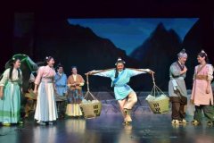 【青島早報(bào)】演藝集團(tuán)打造“假期藝術(shù)嘉年華“