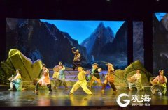 【青島日?qǐng)?bào)社】小愚公意外穿越遇到老愚公，兒童劇《愚公移山》五一連演三天